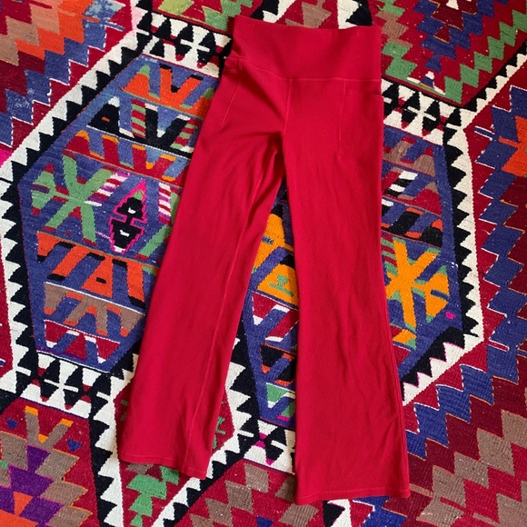 ATHLETA salutation stash ribbed Flare stretch pants bright red medium athletic - Picture 2 of 6
